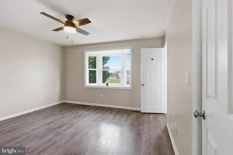 Living - 6 Lake Tahoe Cir, Bear, DE 19701 photo 4 of 4