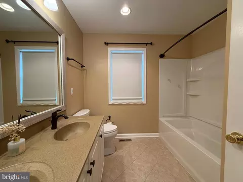Bath - 52 Eaton Pl, Bear, DE 19701 photo 3 of 4