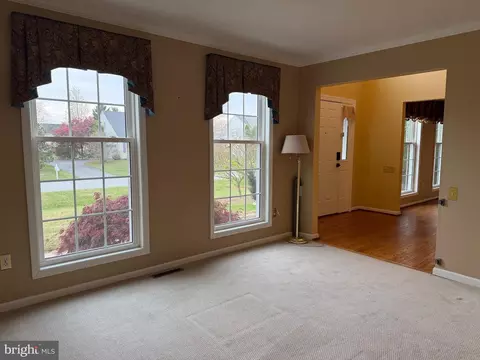 Living - 52 Eaton Pl, Bear, DE 19701 photo 9 of 9