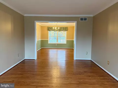 Living - 52 Eaton Pl, Bear, DE 19701 photo 6 of 9