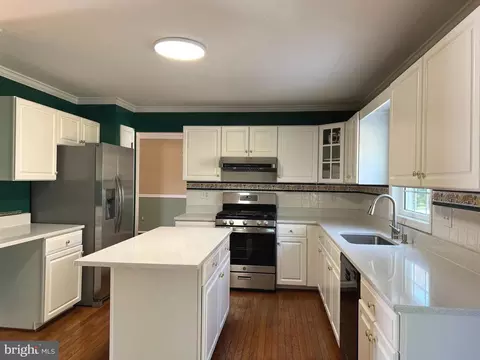 Kitchen - 52 Eaton Pl, Bear, DE 19701 photo 3 of 4