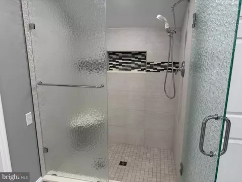 Bath - 52 Eaton Pl, Bear, DE 19701 photo 2 of 4