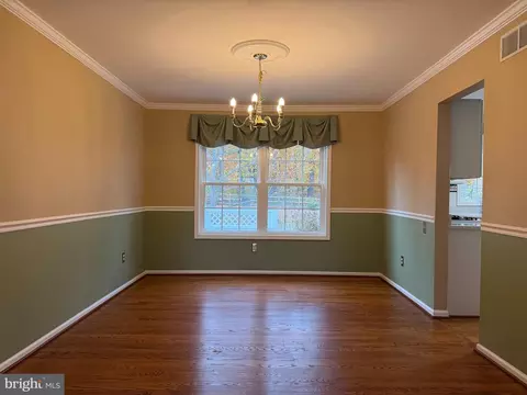 Living - 52 Eaton Pl, Bear, DE 19701 photo 4 of 9