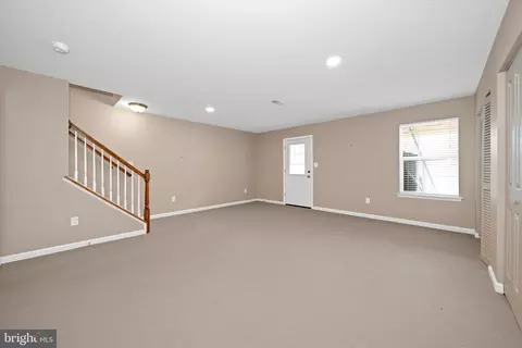 Living - 313 Latrobe Dr, Newark, DE 19702 photo 6 of 6