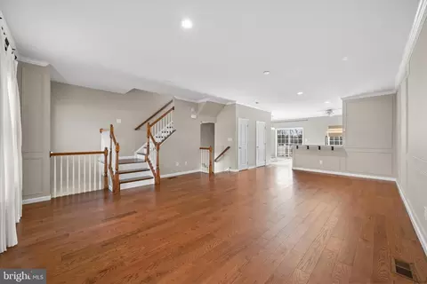 Living - 313 Latrobe Dr, Newark, DE 19702 photo 3 of 6