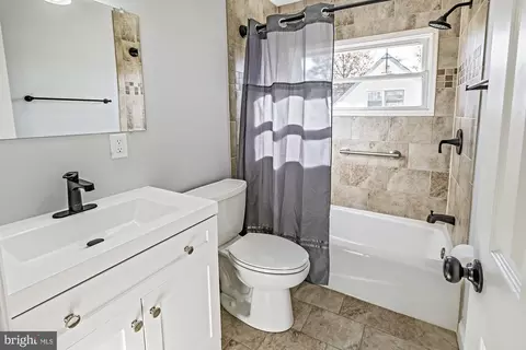 Bath - 30 Bobby Dr, Newark, DE 19713 photo 1 of 1