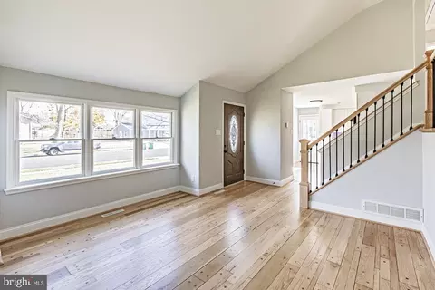 Living - 30 Bobby Dr, Newark, DE 19713 photo 1 of 1