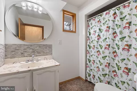 Bath - 520 Chestnut Ln, Townsend, DE 19734 photo 2 of 2