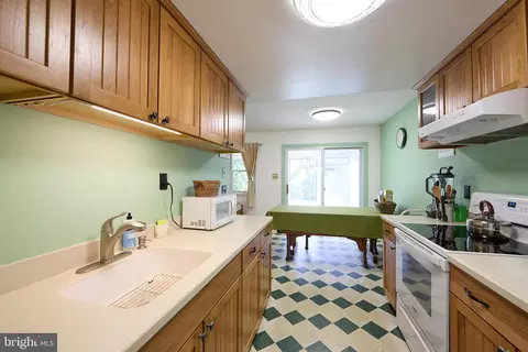 Kitchen - 11 Palmer Pl, Newark, DE 19713 photo 3 of 3