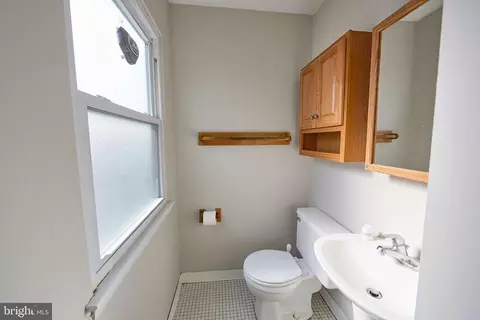 Bath - 11 Palmer Pl, Newark, DE 19713 photo 2 of 2