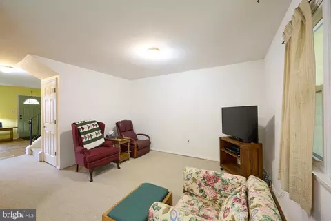Living - 11 Palmer Pl, Newark, DE 19713 photo 3 of 3