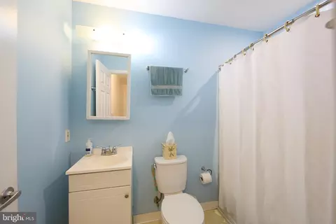 Bath - 11 Palmer Pl, Newark, DE 19713 photo 1 of 2