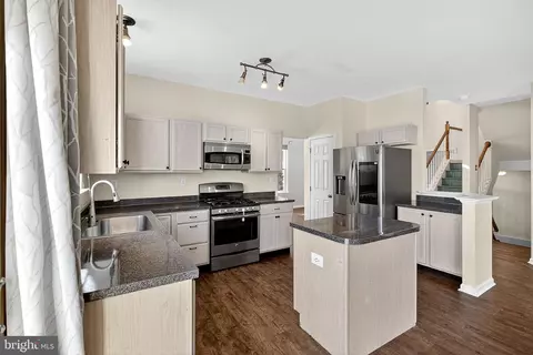 Kitchen - 10 N Lotus Cir N, Bear, DE 19701 photo 1 of 4