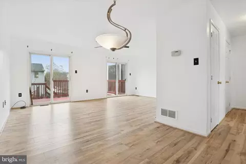 Living - 221 Bellwether Ct, Newark, DE 19702 photo 4 of 4