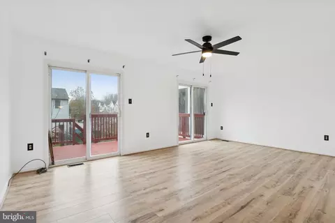 Living - 221 Bellwether Ct, Newark, DE 19702 photo 1 of 4