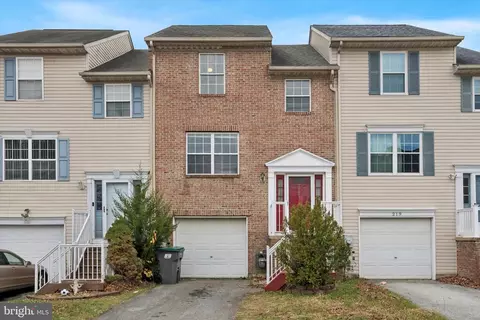 221 Bellwether Ct, Newark, DE 19702