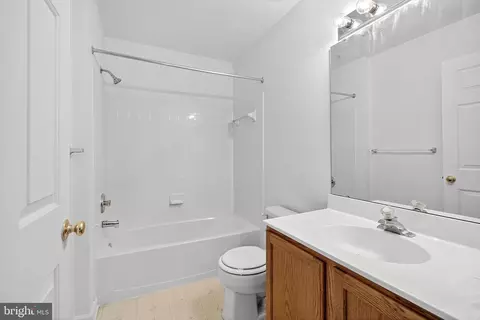 Bath - 164 Mccormick Blvd, Newark, DE 19702 photo 2 of 4