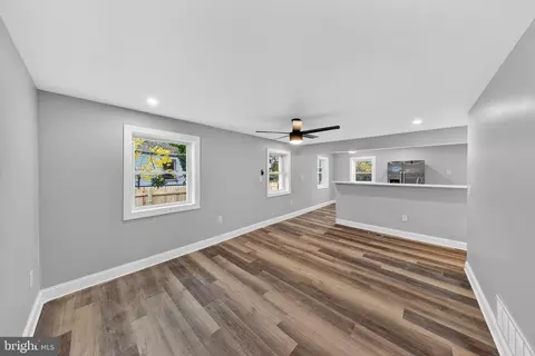 Living - 426 Single Ave, New Castle, DE 19720 photo 1 of 3