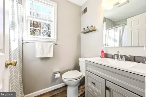 Bath - 145 Boyer Dr, Newark, DE 19702 photo 2 of 3