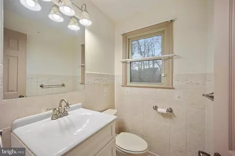 Bath - 907 White Clay Ter, Bear, DE 19701 photo 1 of 2