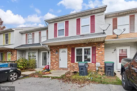 25 W Perpen Ct, Newark, DE 19702