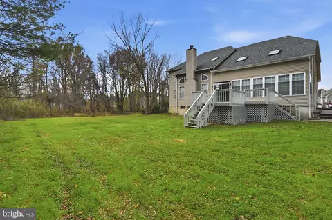 Exterior - 21 E Moyer Dr, Bear, DE 19701 photo 6 of 10
