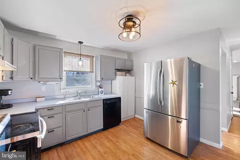 Kitchen - 2002 Cunningham Rd, Wilmington, DE 19808 photo 2 of 2