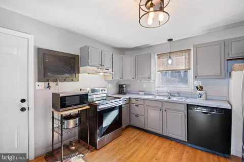 Kitchen - 2002 Cunningham Rd, Wilmington, DE 19808 photo 1 of 2