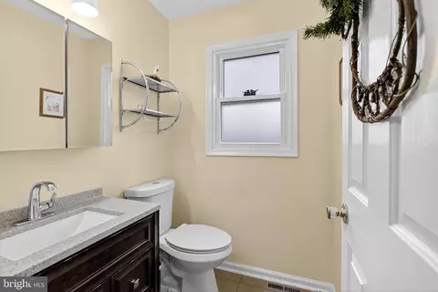 Entry Way - 2 Pegasus Pl, Bear, DE 19701 photo 2 of 4