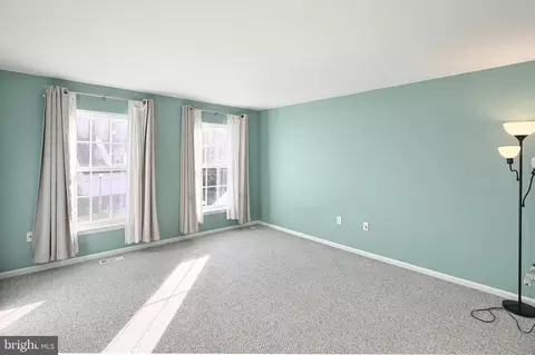 Living - 7 Stirling Dr, Newark, DE 19702 photo 3 of 3