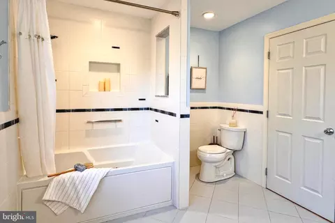 Bath - 7 Stirling Dr, Newark, DE 19702 photo 5 of 7