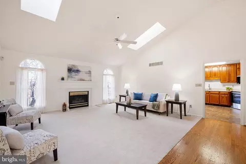 Living - 22 Eynon Ct, Hockessin, DE 19707 photo 2 of 5