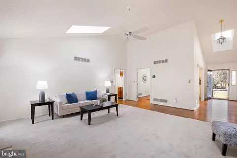 Living - 22 Eynon Ct, Hockessin, DE 19707 photo 3 of 5