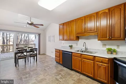 Kitchen - 22 Eynon Ct, Hockessin, DE 19707 photo 2 of 3