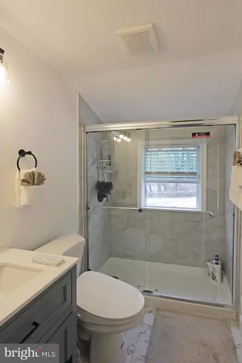 Bath - 620 Ilse Dr, Newark, DE 19713 photo 2 of 2