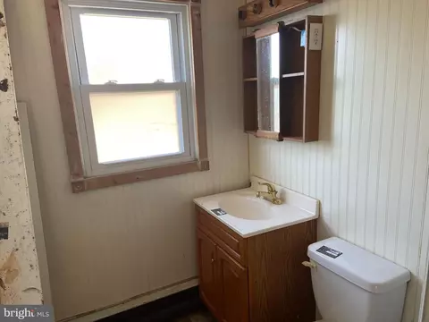 Bath - 800 Kenyon Ln, Newark, DE 19711 photo 2 of 2