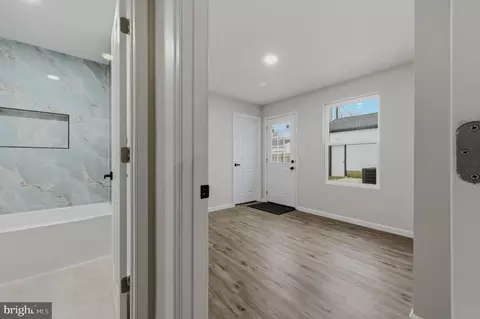 Entry Way - 48 Chippendale Cir, Newark, DE 19713 photo 3 of 4