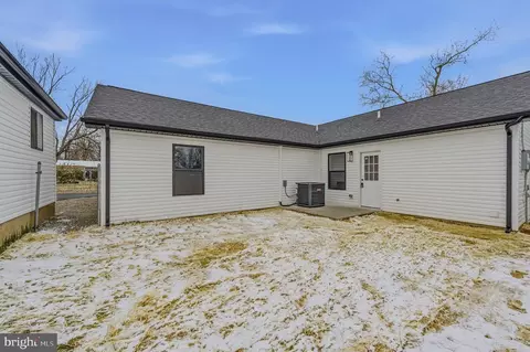 Exterior - 48 Chippendale Cir, Newark, DE 19713 photo 3 of 5