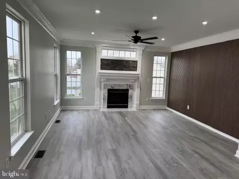Living - 40 Browning Cir, Middletown, DE 19709 photo 2 of 3