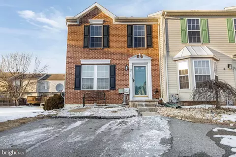 Exterior - 27 E Newtown Pl, Newark, DE 19702 photo 1 of 8