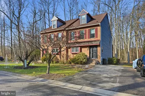 4 Variton Dr, Wilmington, DE 19810
