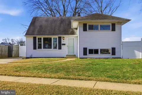 3 Matthews Rd, Newark, DE 19713
