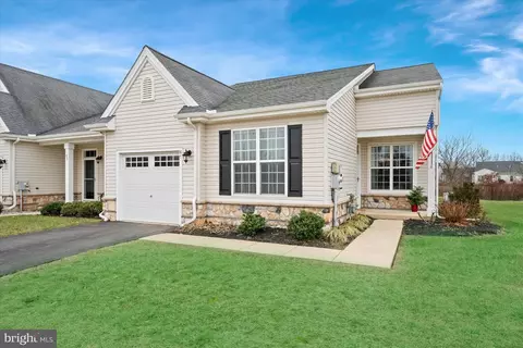 87 Grand National Ln, Newark, DE 19702