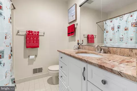 Bath - 610 Benham Ct, Newark, DE 19711 photo 3 of 3