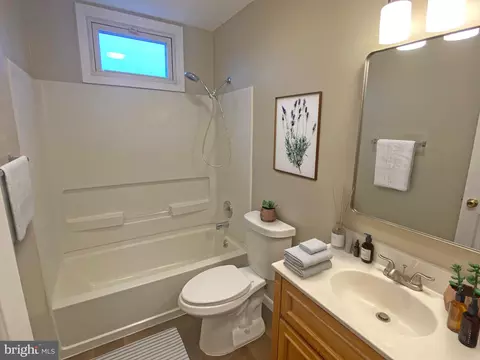 Bath - 21 Merion Rd, Newark, DE 19713 photo 1 of 2