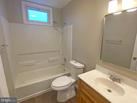 Bath - 21 Merion Rd, Newark, DE 19713 photo 2 of 2