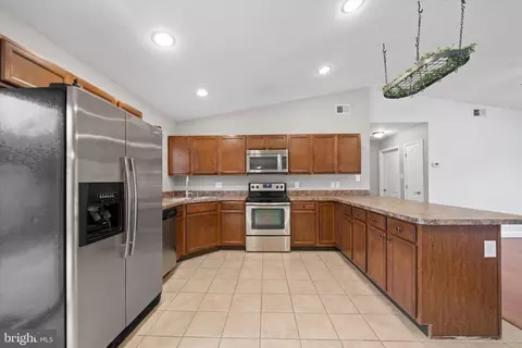 Kitchen - 17 Gogh Cir, Newark, DE 19702 photo 4 of 4