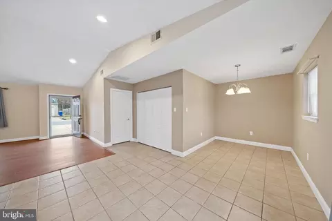 Entry Way - 17 Gogh Cir, Newark, DE 19702 photo 4 of 4