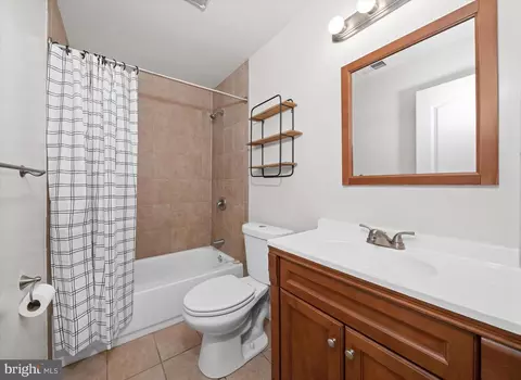 Bath - 17 Gogh Cir, Newark, DE 19702 photo 1 of 1