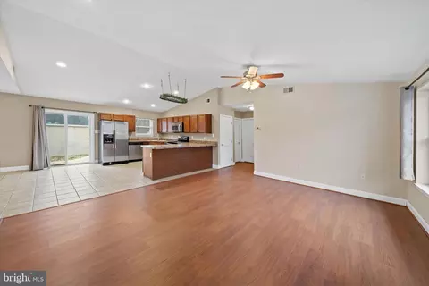 Living - 17 Gogh Cir, Newark, DE 19702 photo 1 of 2